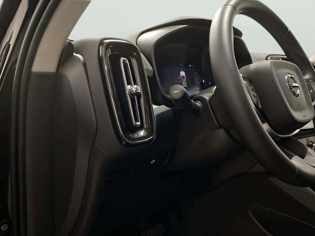 Used 2025 Volvo XC40 B5 Core image 41