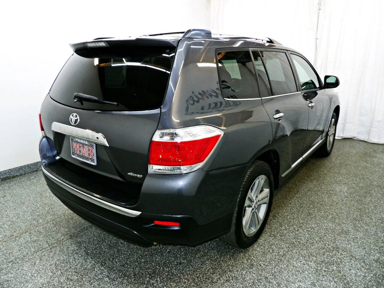 Used 2012 Toyota Highlander Limited w/ Tow Pkg AWD/4WD image 6