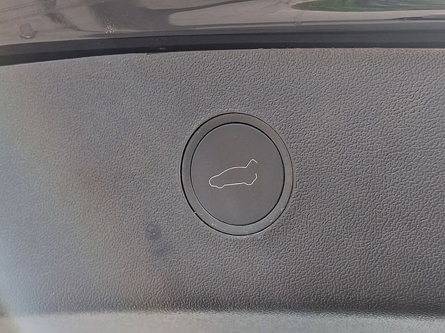 Used 2023 Tesla Model 3 Standard Range image 32