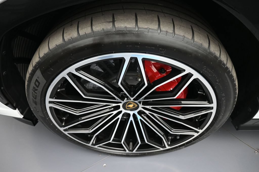 Used 2025 Lamborghini Urus SE AWD/4WD image 16