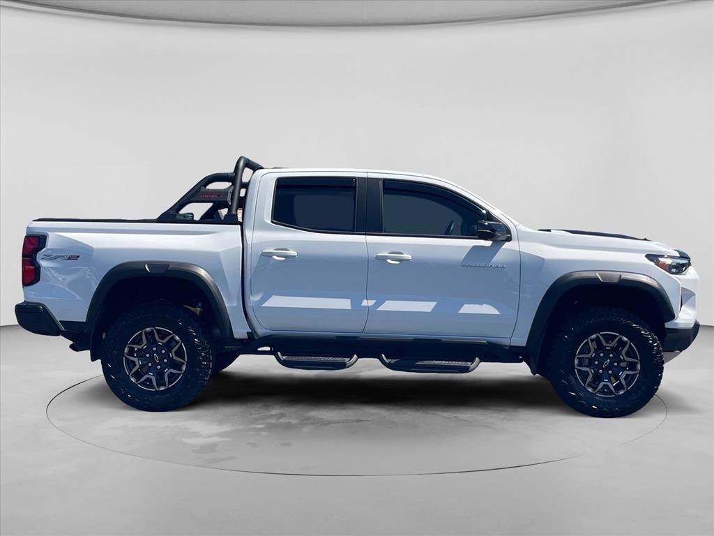 Used 2024 Chevrolet Colorado ZR2 w/ Technology Package AWD/4WD image 9