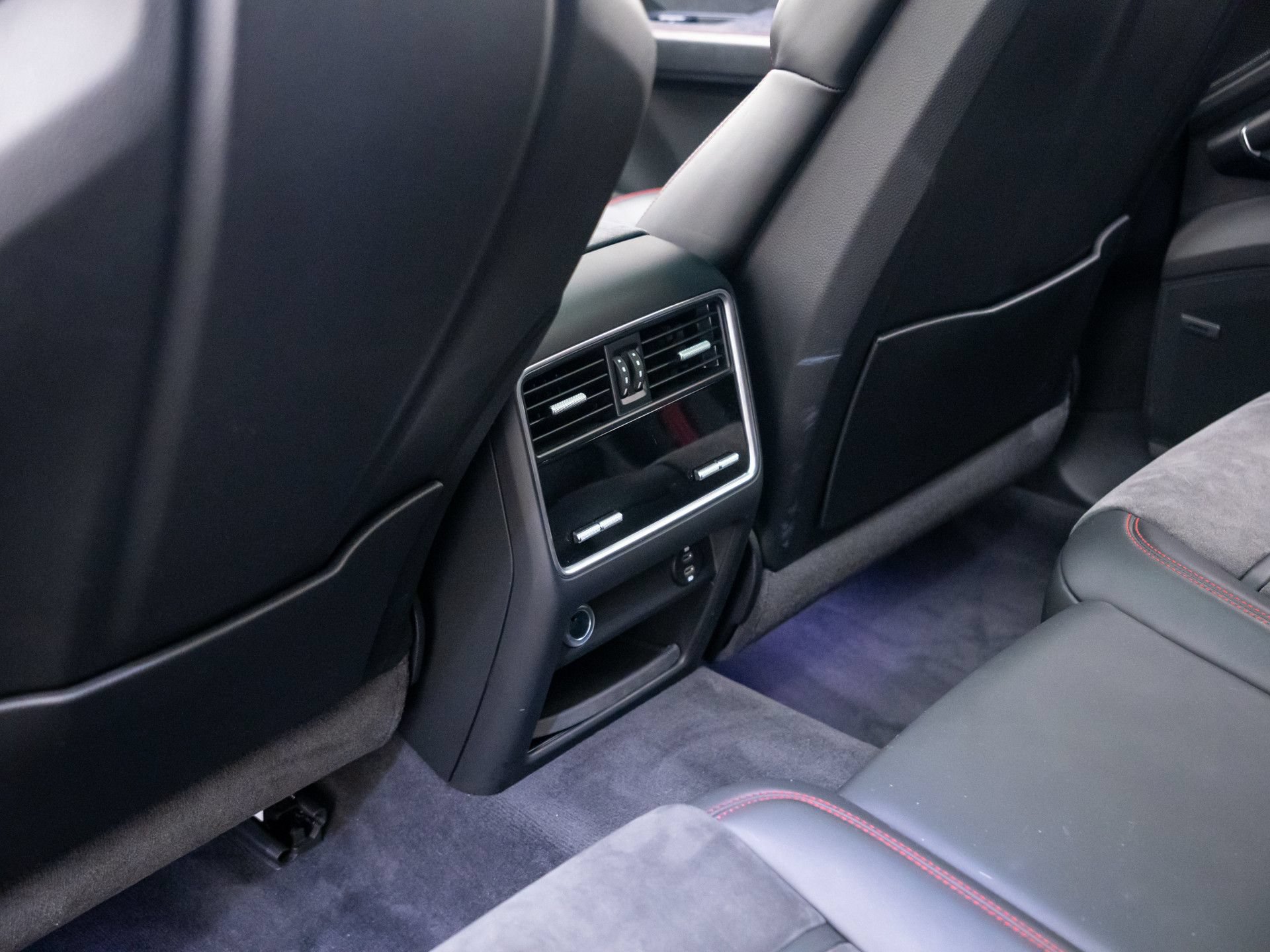 Certified 2023 Porsche Cayenne GTS AWD/4WD image 19