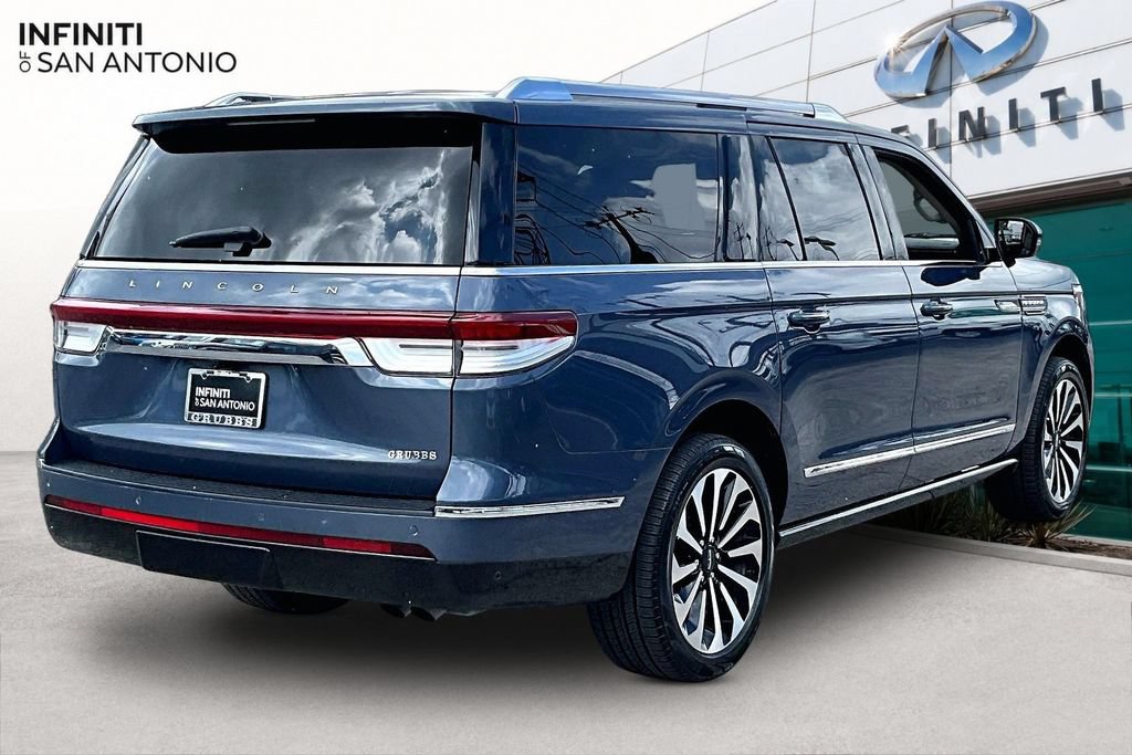 Used 2023 Lincoln Navigator L Reserve AWD/4WD image 2