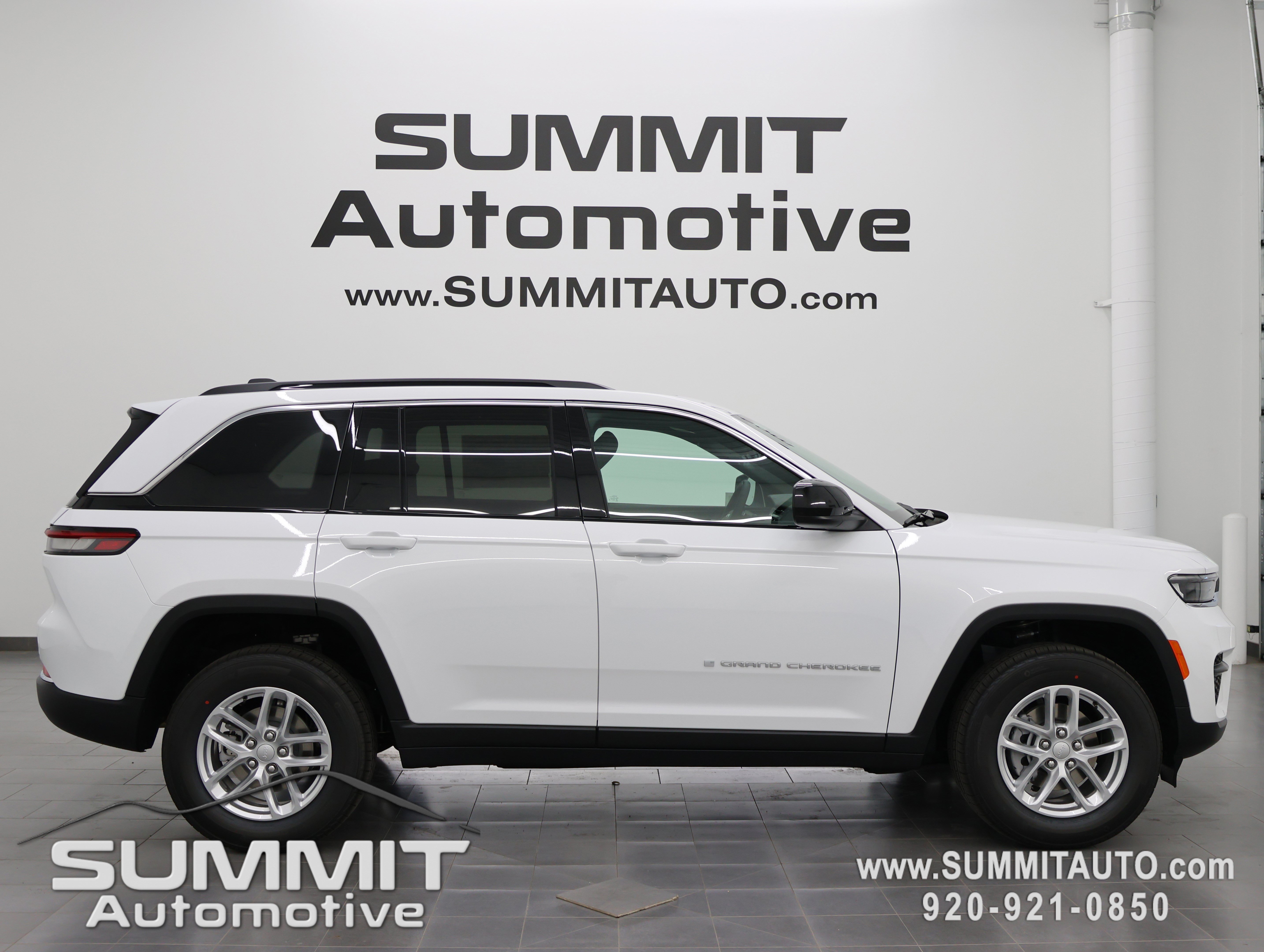 New 2026 Jeep Grand Cherokee Laredo X AWD/4WD image 1