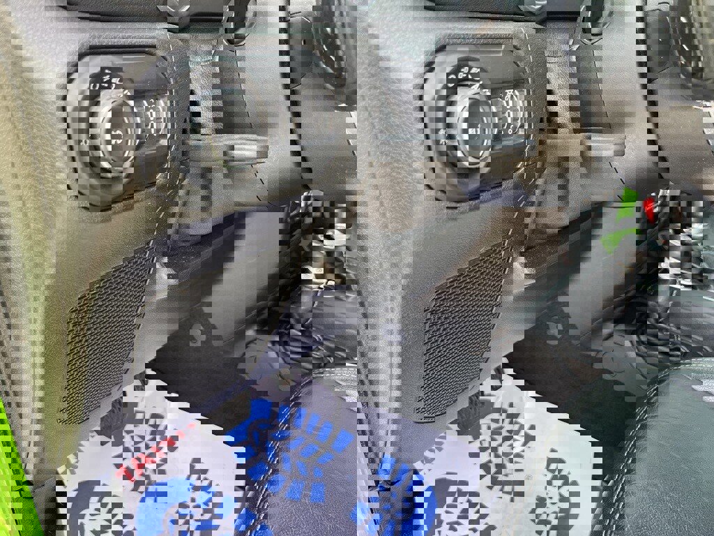 Used 2018 Jeep Wrangler Unlimited Sahara image 7