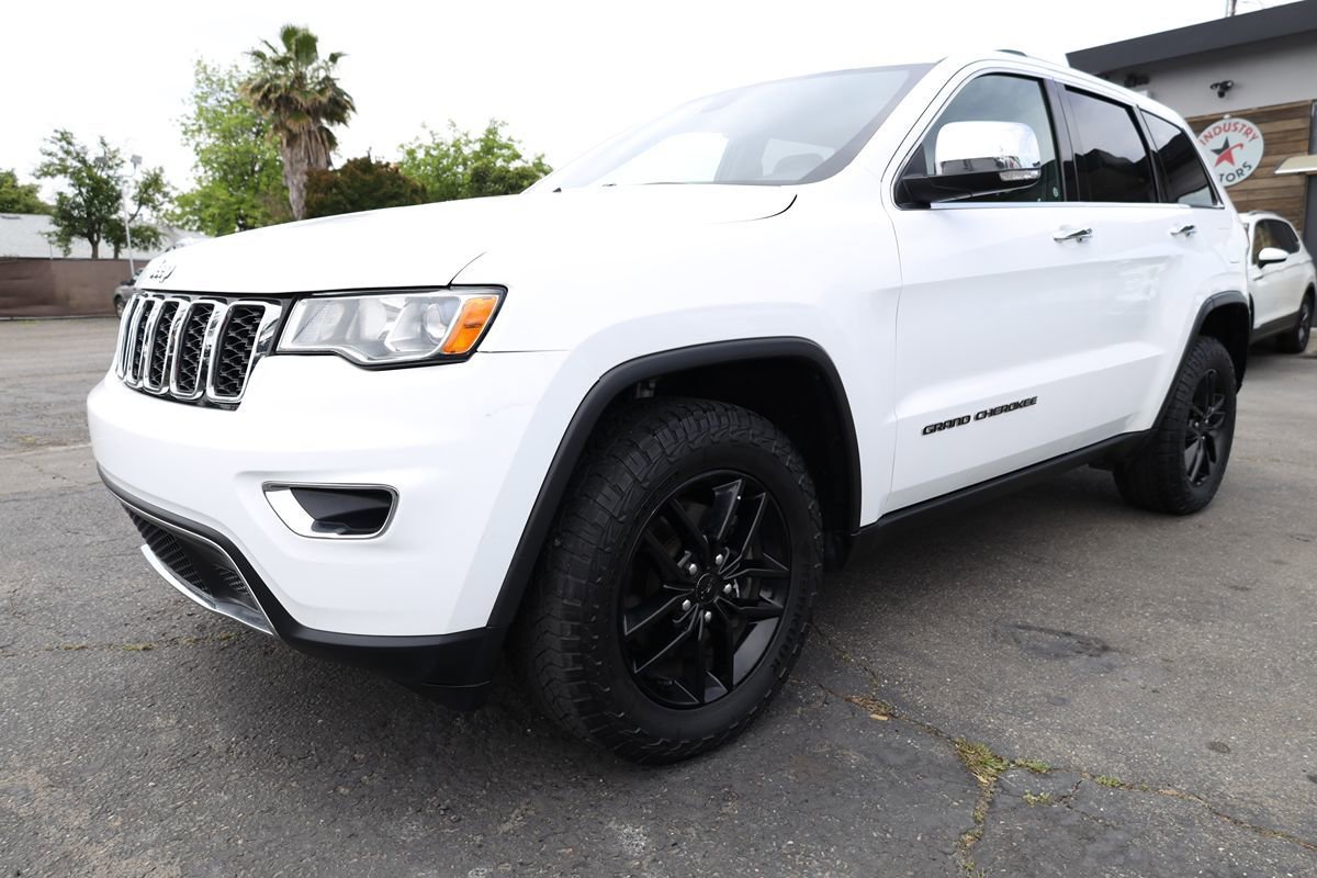 Used 2018 Jeep Grand Cherokee Limited AWD/4WD image 39