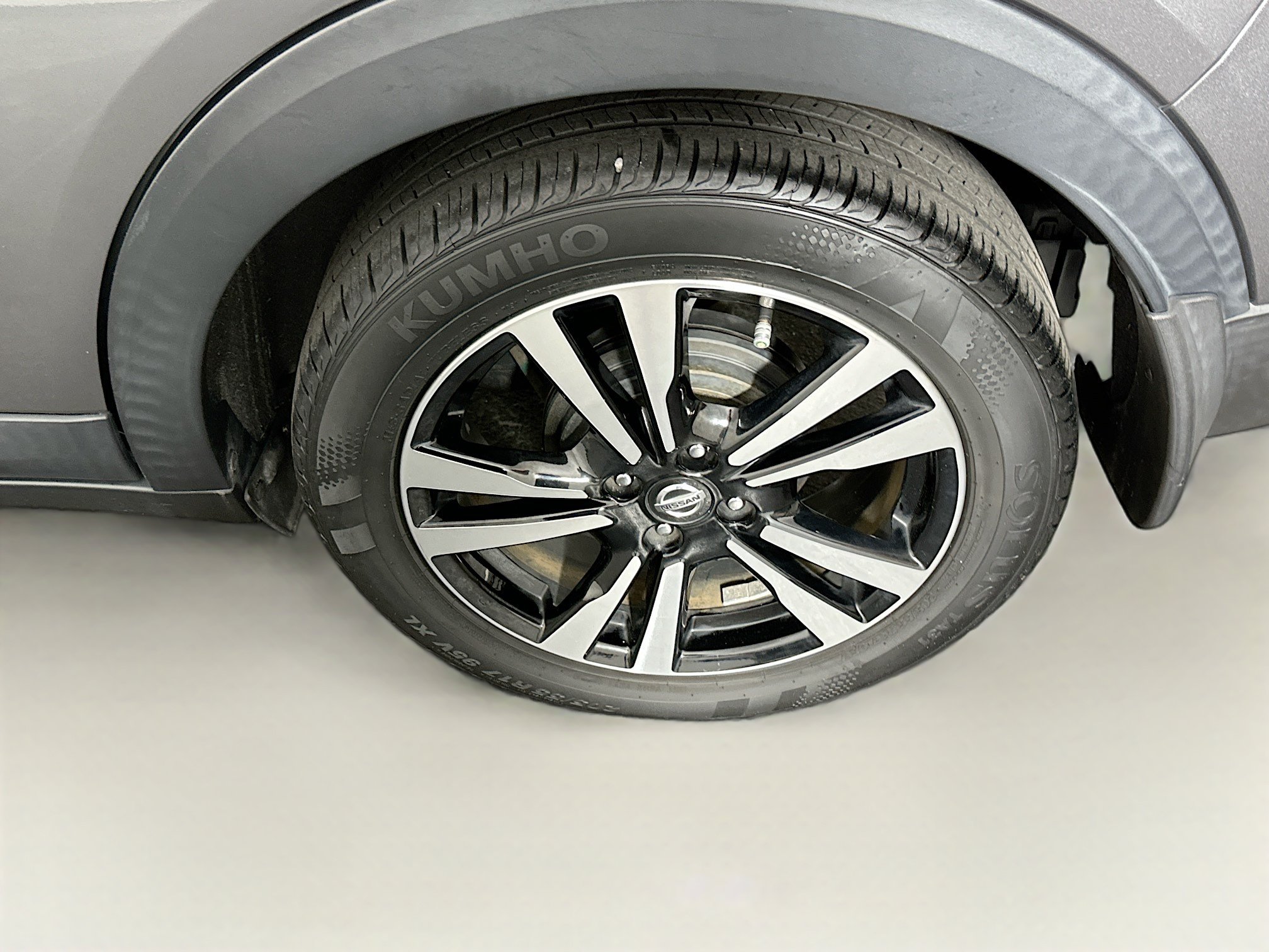 Used 2020 Nissan Kicks SR FWD image 11