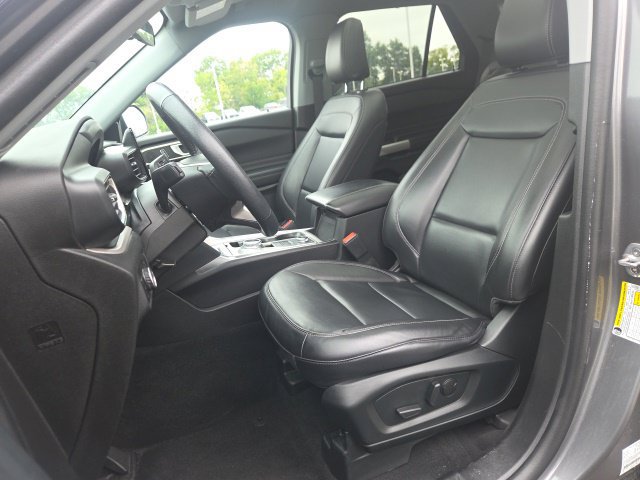 Used 2023 Ford Explorer XLT w/ Equipment Group 202A AWD/4WD image 26