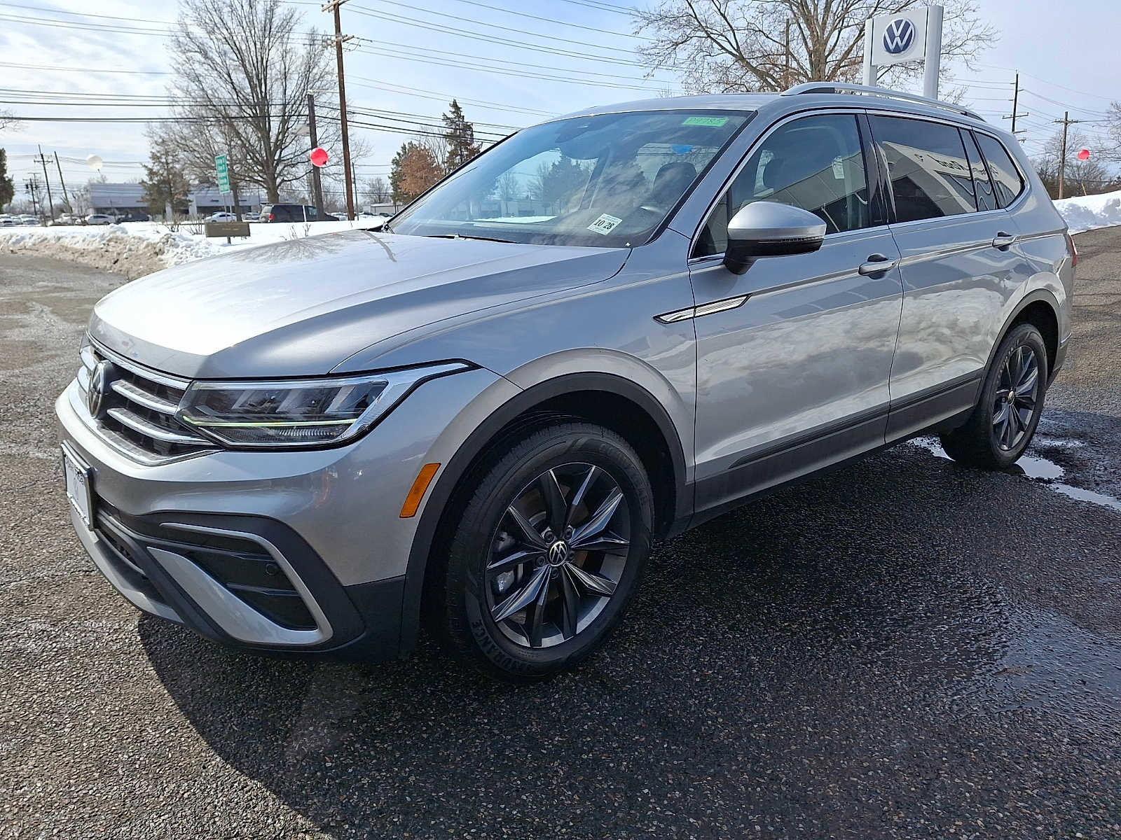 Used 2024 Volkswagen Tiguan SE AWD/4WD image 3