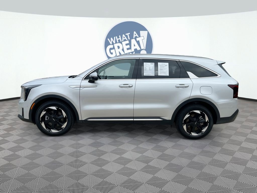 Certified 2025 Kia Sorento EX image 9