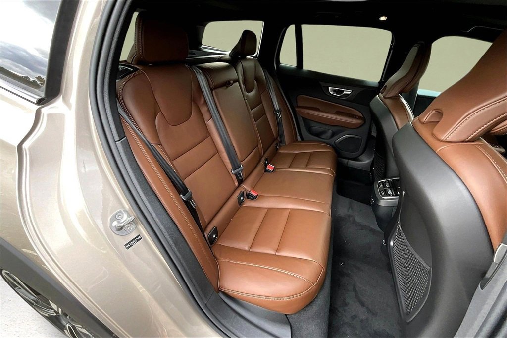 New 2026 Volvo V60 B5 Cross Country Ultra w/ Climate Package image 10
