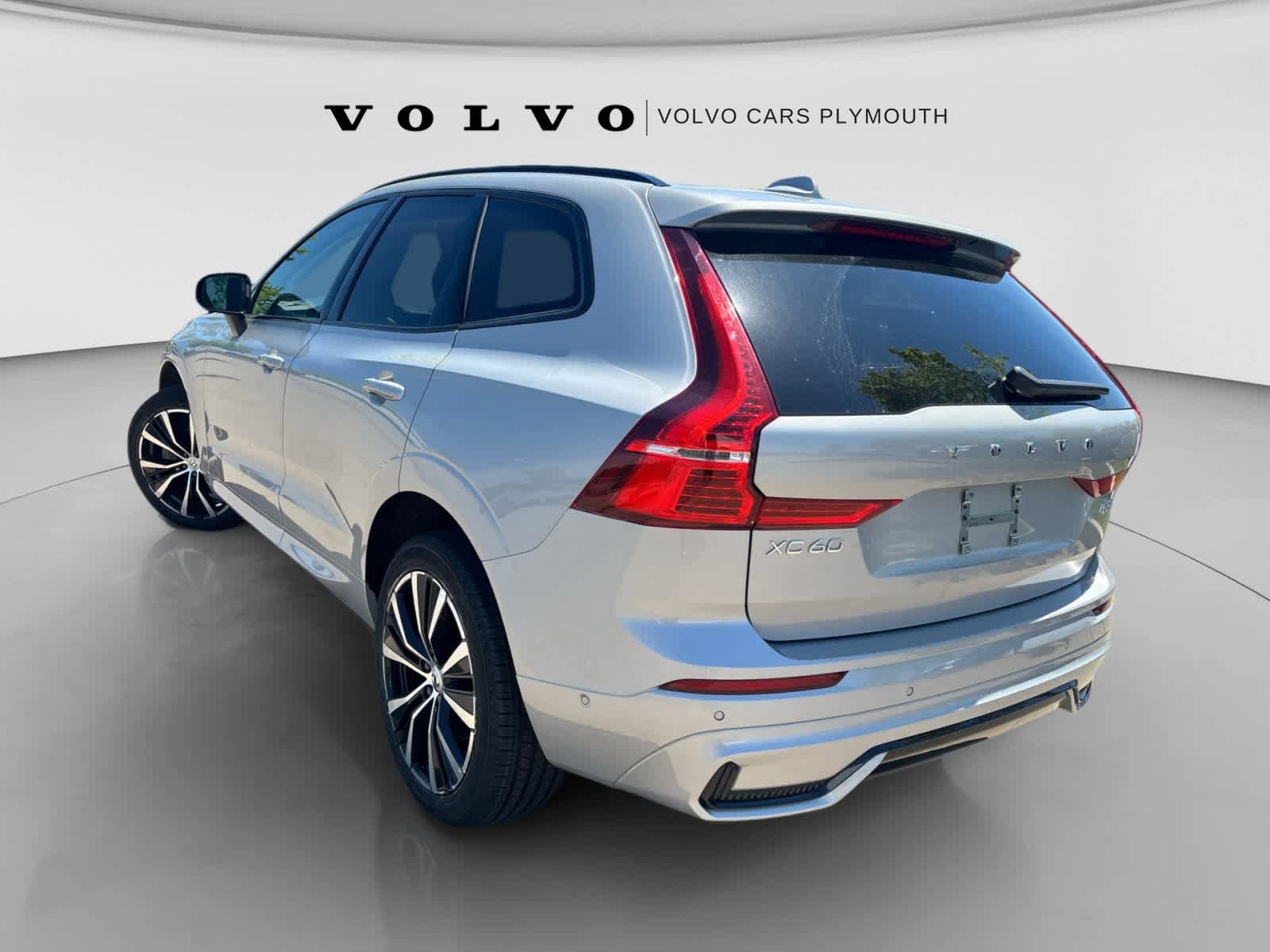 Used 2025 Volvo XC60 B5 Plus AWD/4WD image 4