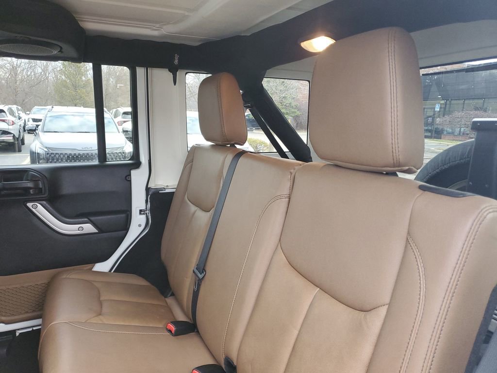 Used 2014 Jeep Wrangler Unlimited Sahara w/ Connectivity Group image 22