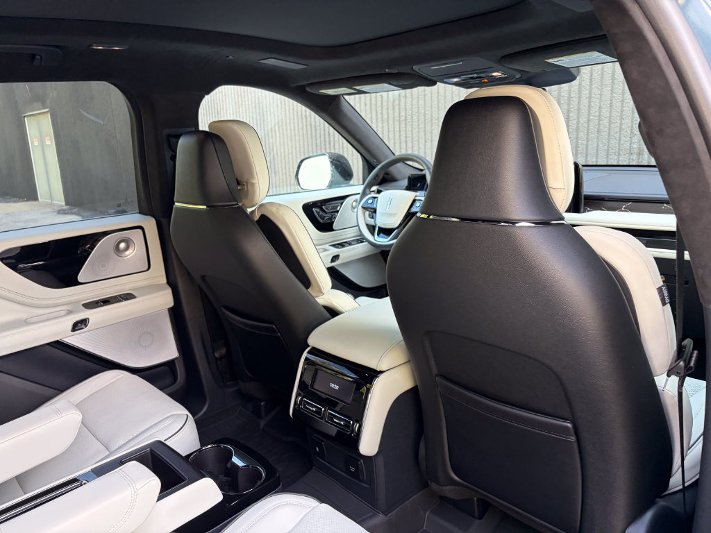 New 2026 Lincoln Aviator Black Label w/ Dynamic Handling Package AWD/4WD image 28