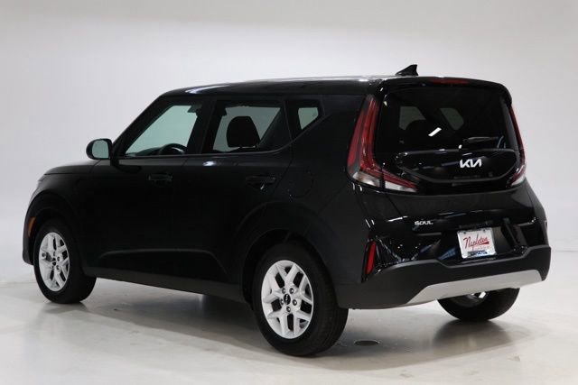 Used 2025 Kia Soul LX FWD image 6