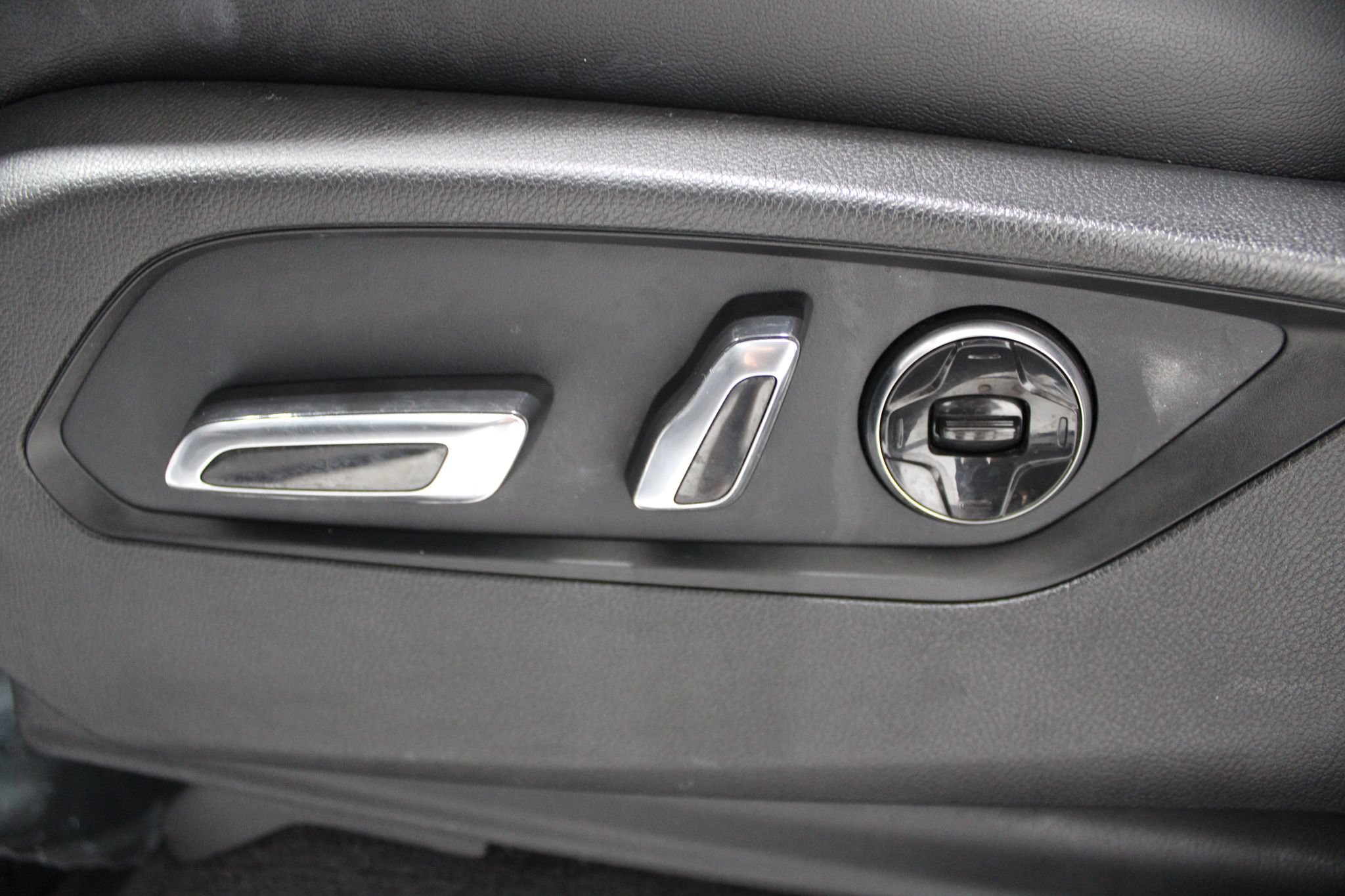 Used 2023 Acura MDX w/ Advance Package AWD/4WD image 48
