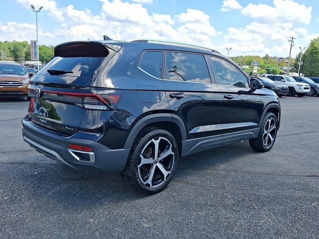 Used 2025 Volkswagen Taos SEL AWD/4WD image 8