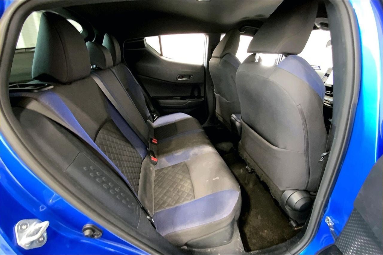 Used 2022 Toyota C-HR XLE FWD image 25