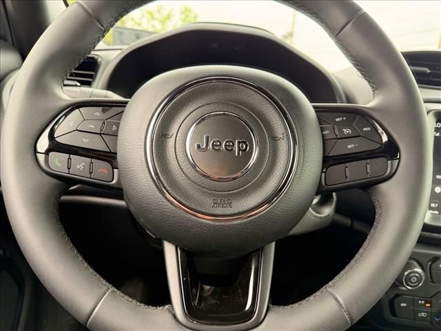 Used 2022 Jeep Renegade Altitude AWD/4WD image 17