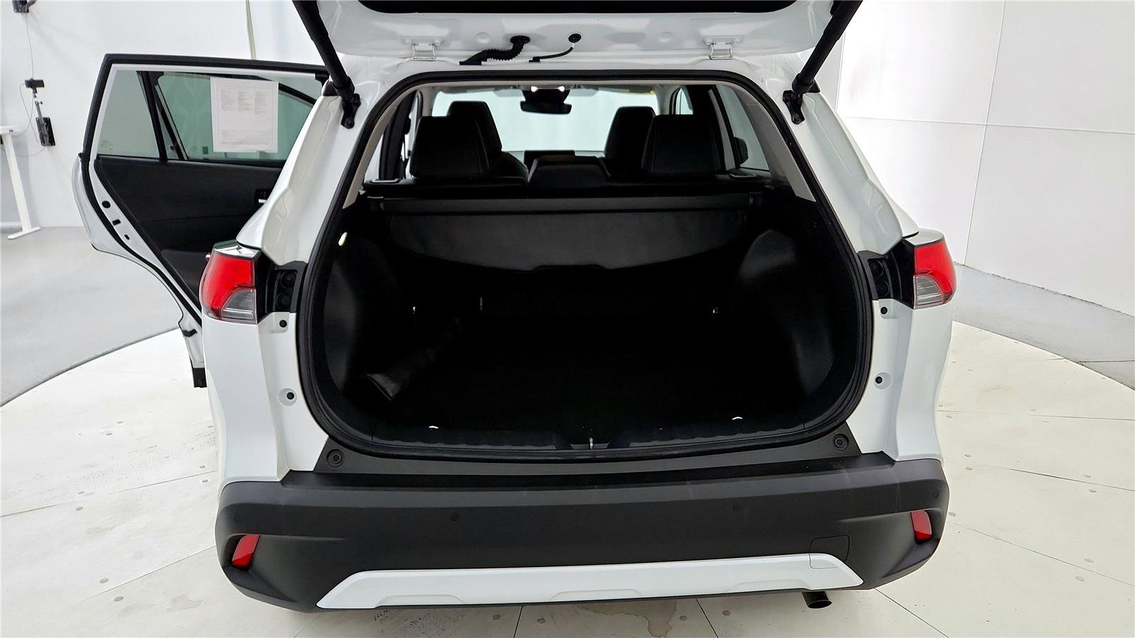 Certified 2023 Toyota Corolla Cross XLE w/ Convenience Package image 20