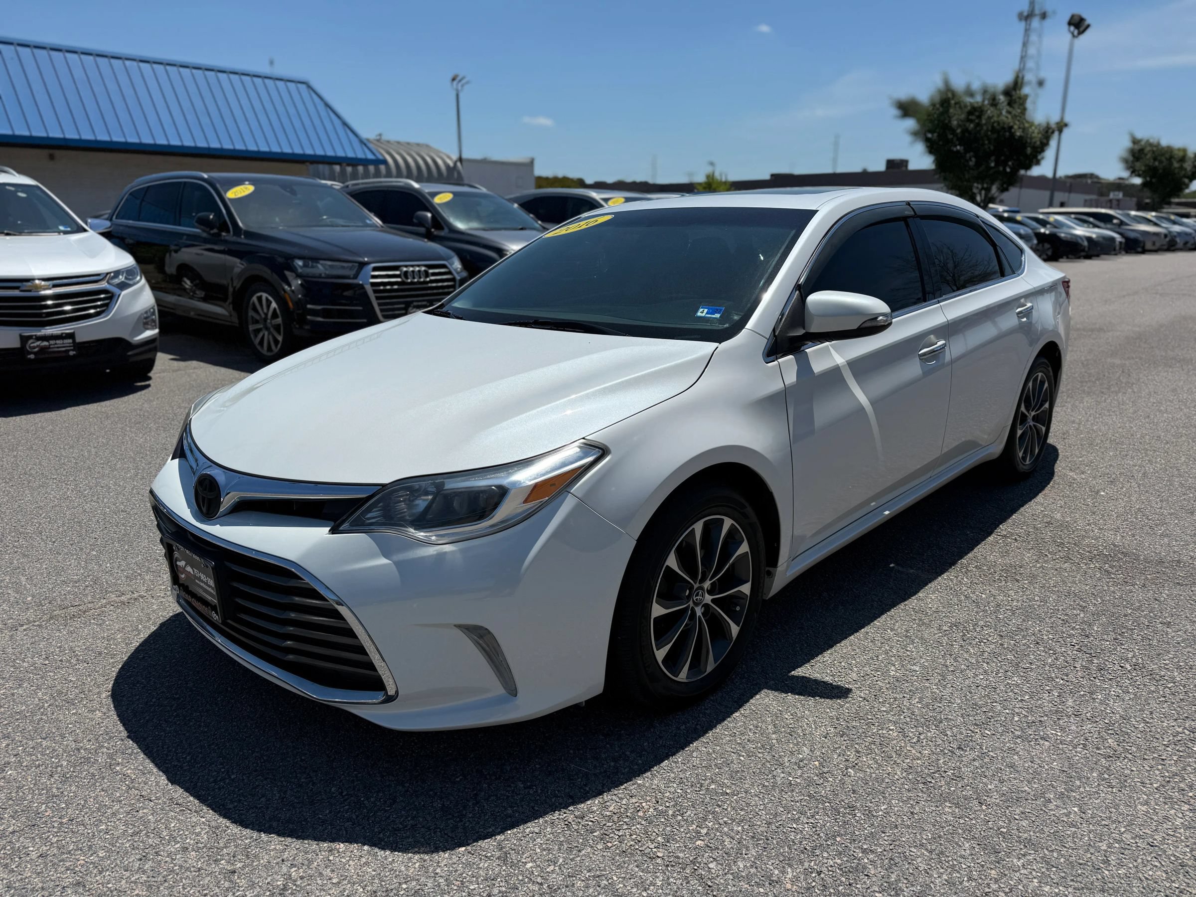 Used 2016 Toyota Avalon XLE Premium FWD image 4