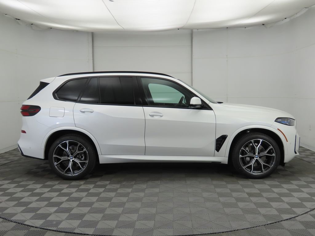 New 2026 BMW X5 xDrive40i w/ M Sport Package image 4