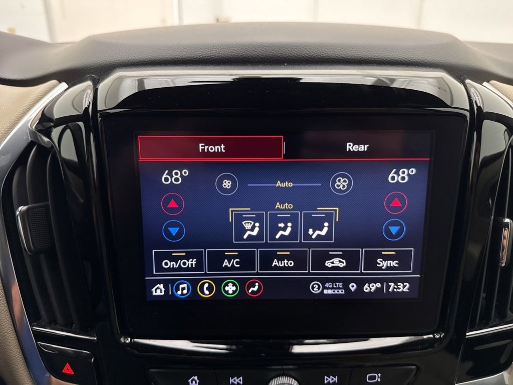 Used 2022 Chevrolet Traverse LT image 32