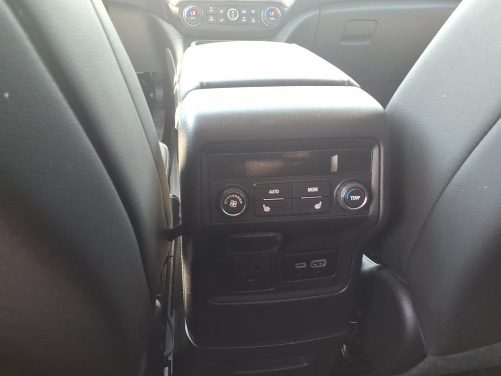 Used 2023 GMC Acadia SLT w/ Technology Package AWD/4WD image 11