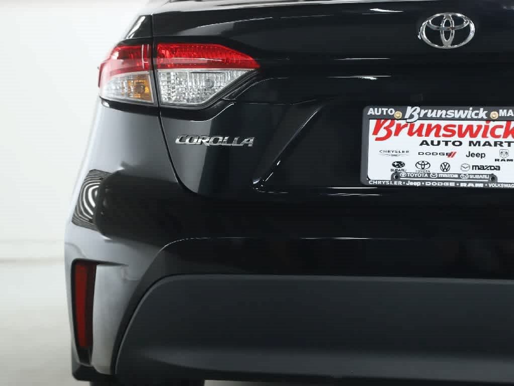 Certified 2025 Toyota Corolla LE FWD image 41