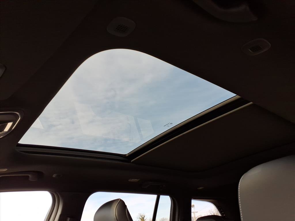 New 2026 Jeep Grand Cherokee Limited Reserve image 12