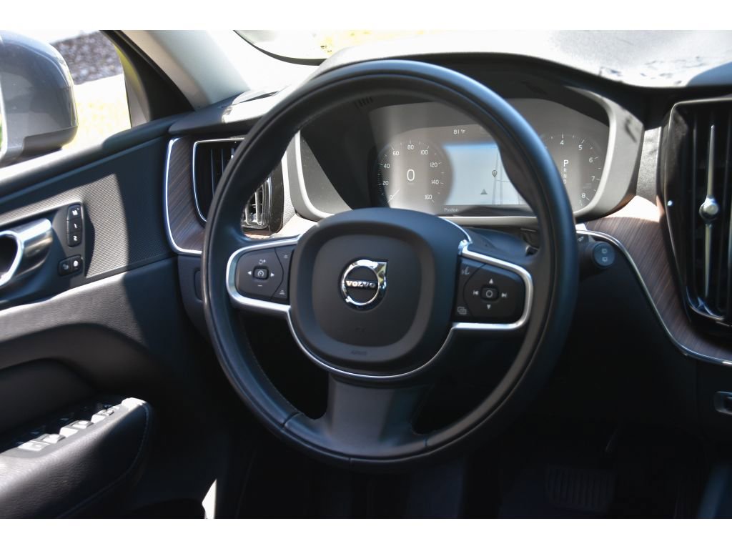 Used 2021 Volvo XC60 T5 Momentum w/ Premium Package AWD/4WD image 17