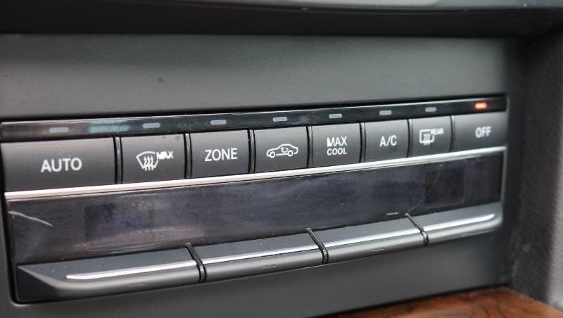 Used 2014 Mercedes-Benz E 350 4MATIC Sedan image 9