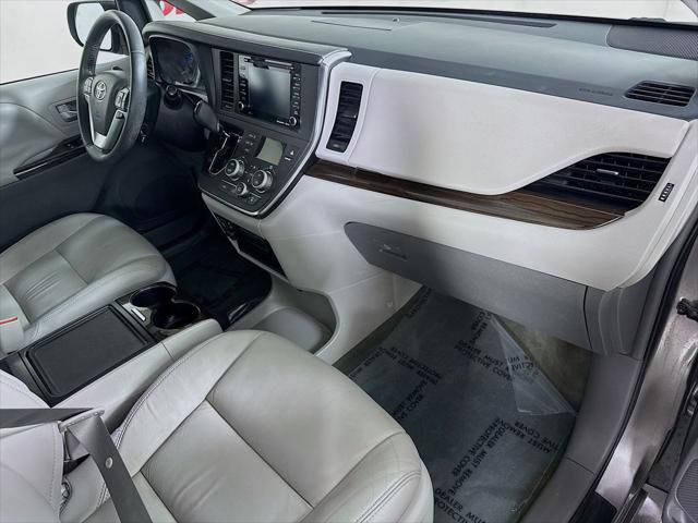 Certified 2019 Toyota Sienna XLE w/ Carpet Mat Package FWD image 31