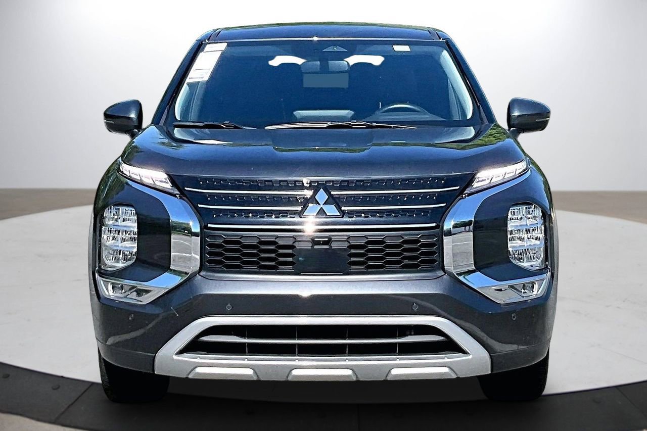 Used 2024 Mitsubishi Outlander SE FWD image 3
