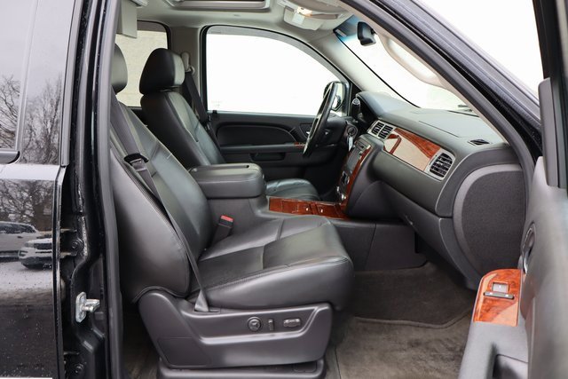 Used 2013 Chevrolet Avalanche LTZ image 36