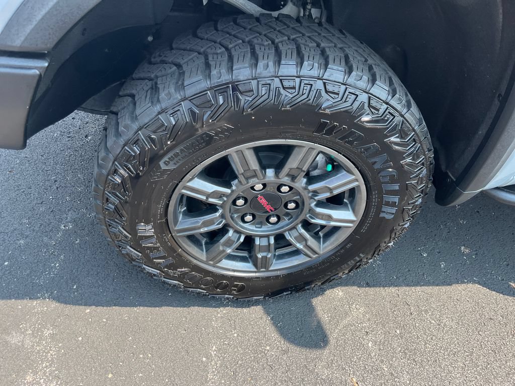 Used 2024 GMC Sierra 1500 AT4X AWD/4WD image 9