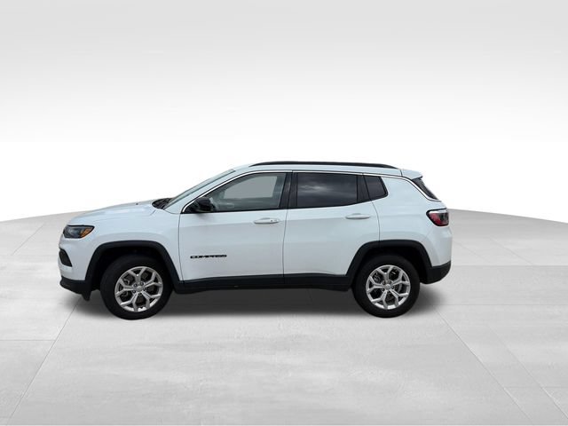 Used 2024 Jeep Compass Latitude AWD/4WD image 3