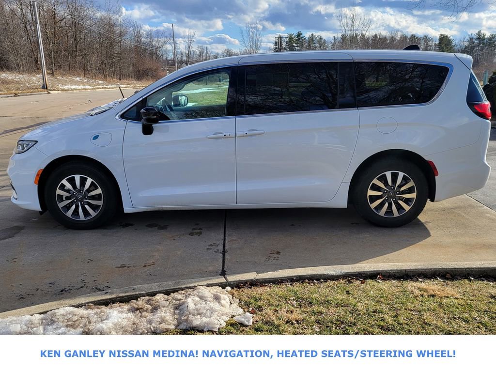 Used 2024 Chrysler Pacifica Select image 6