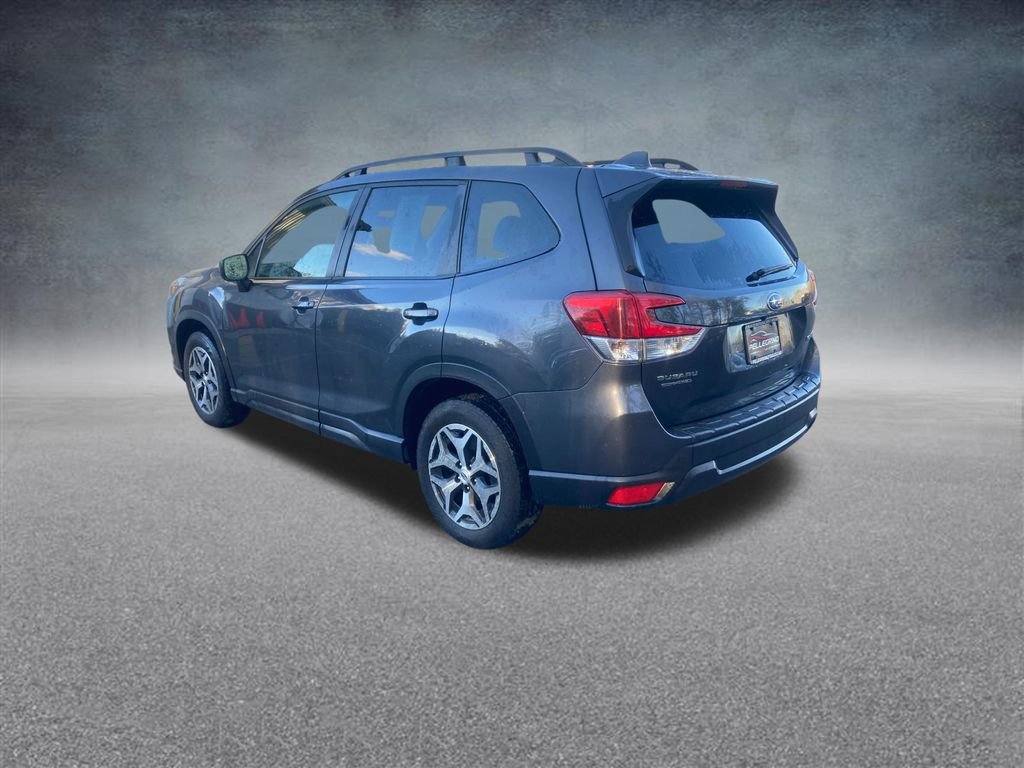Used 2023 Subaru Forester Premium image 3