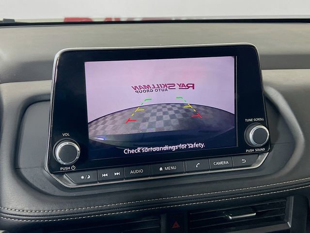 Used 2025 Nissan Rogue SV image 18