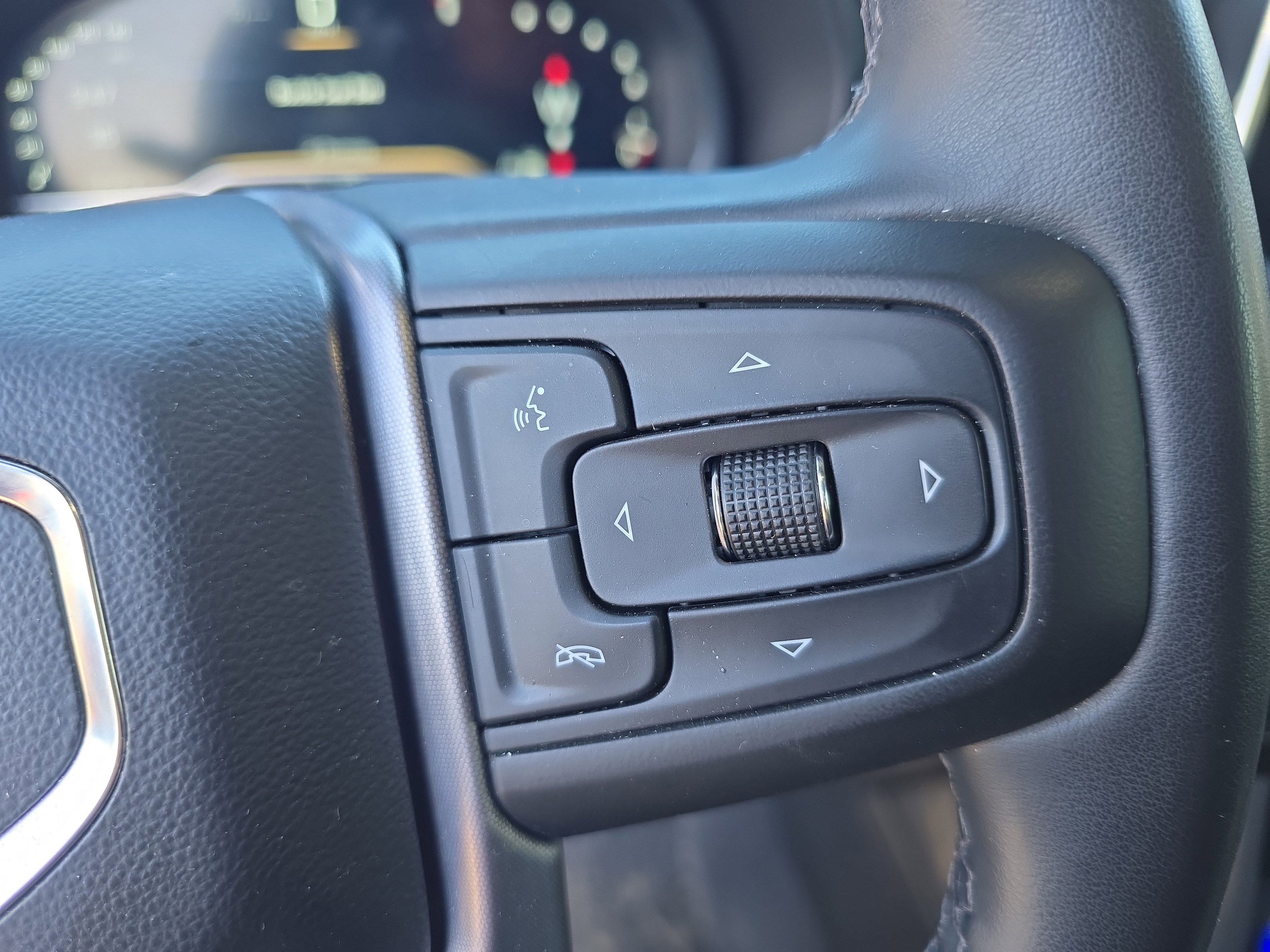 Used 2023 GMC Yukon SLT AWD/4WD image 24