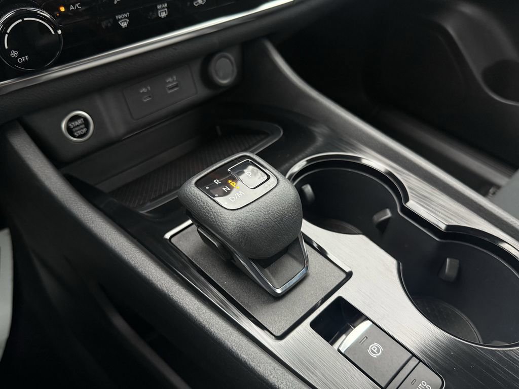 Used 2023 Nissan Rogue S image 19