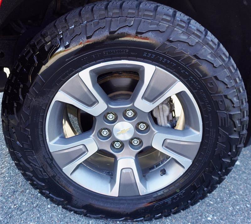 Used 2017 Chevrolet Colorado Z71 AWD/4WD image 3