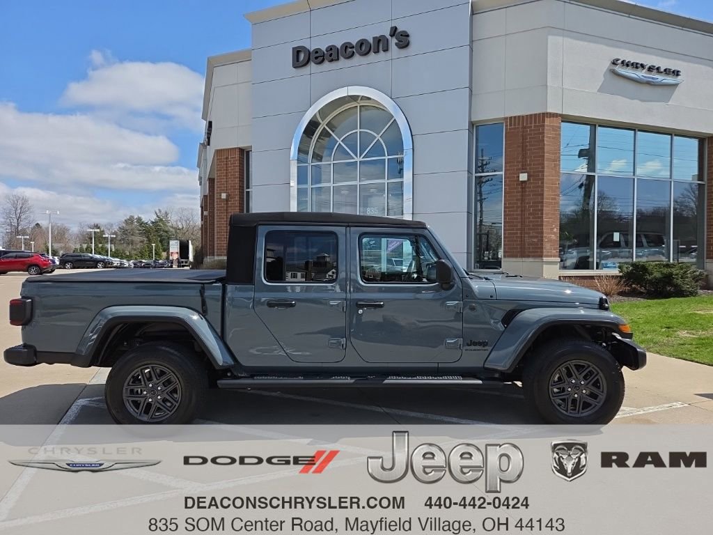Certified 2024 Jeep Gladiator Sport AWD/4WD image 1