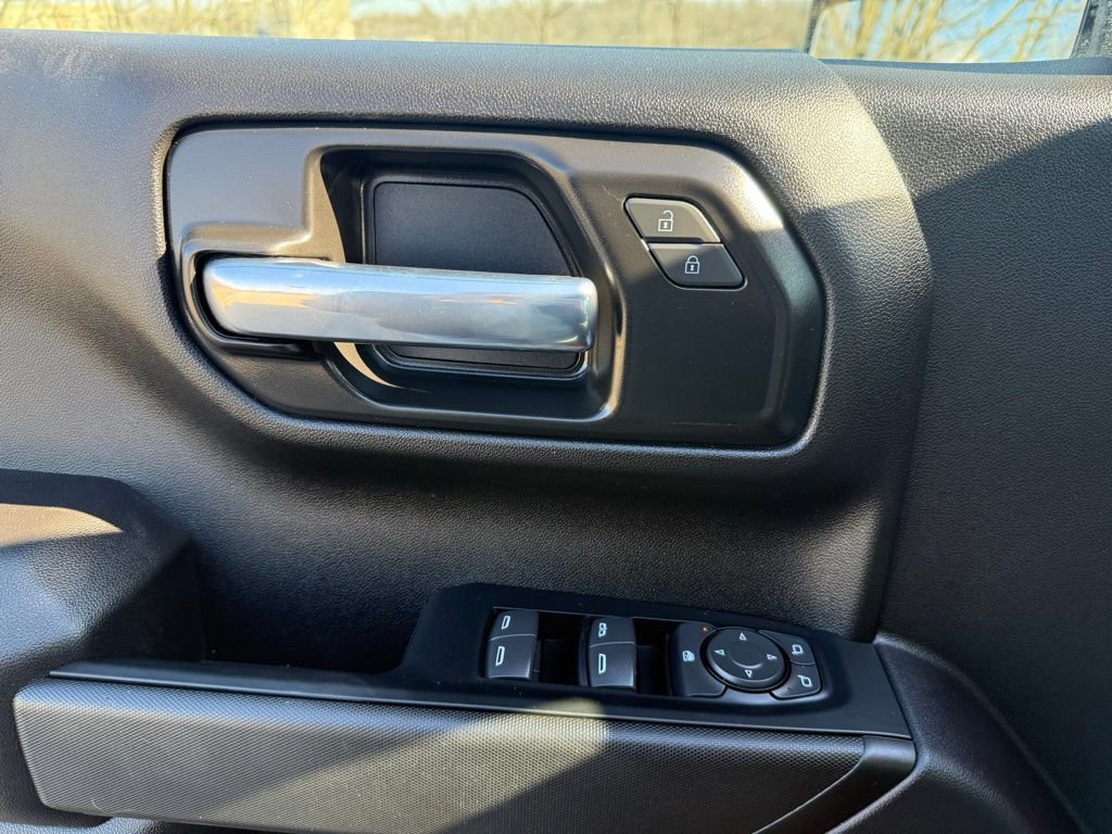 Used 2023 Chevrolet Silverado 1500 Custom image 24
