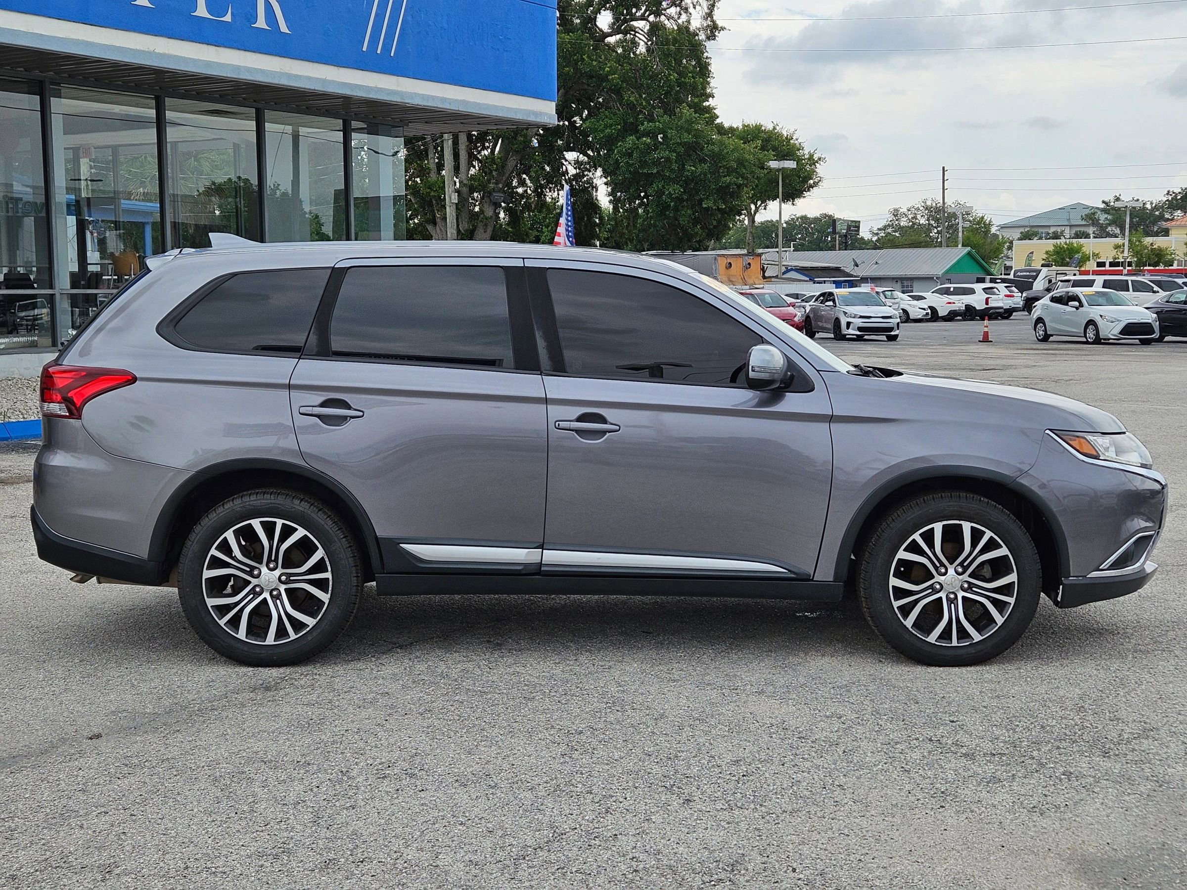 Used 2018 Mitsubishi Outlander SE FWD image 9