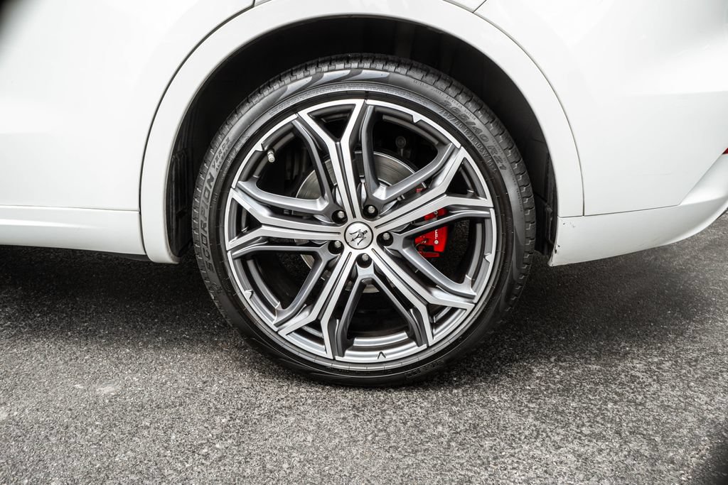 Used 2023 Maserati Levante GT AWD/4WD image 32