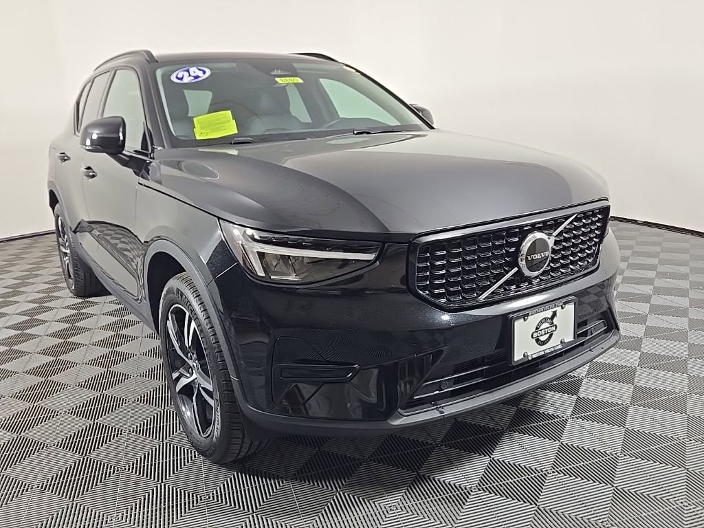 Certified 2024 Volvo XC40 B5 Core image 2