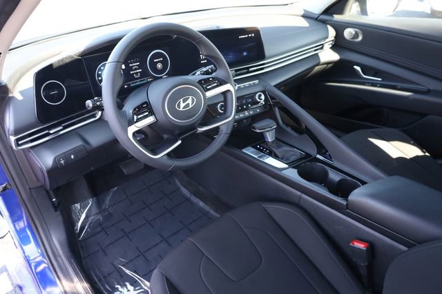 Used 2024 Hyundai Elantra SEL w/ Convenience Package image 12