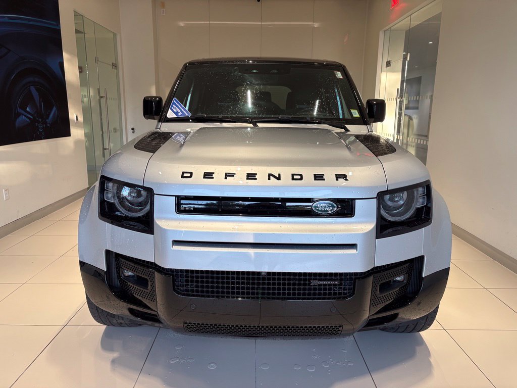 Used 2023 Land Rover Defender 130 X-Dynamic SE AWD/4WD image 8